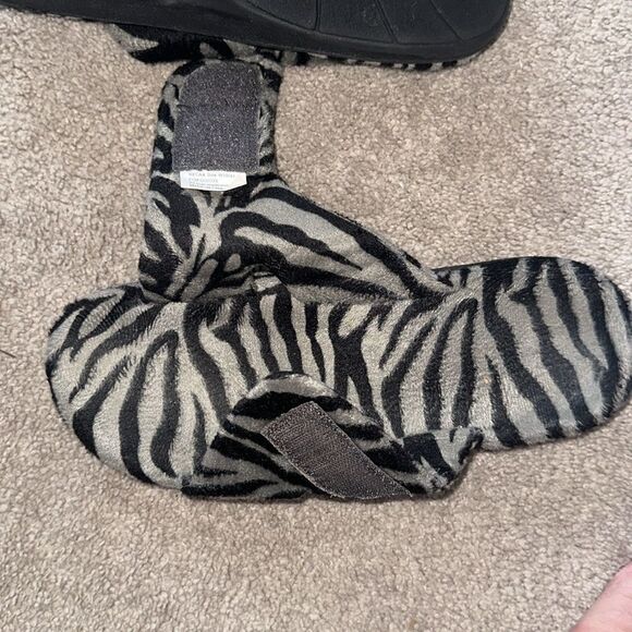 Orthaheel Relax Zebra Sandals! - Picture 7 of 8